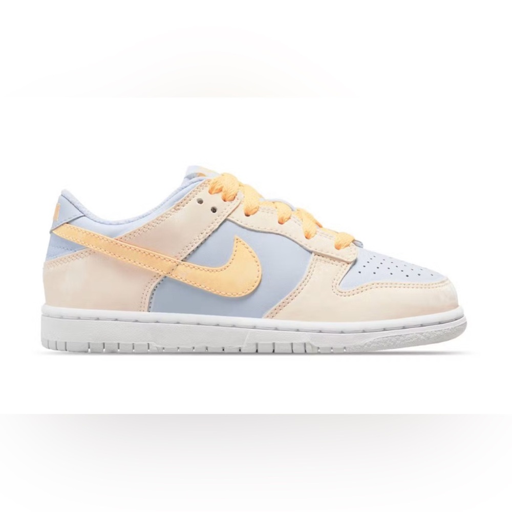 Nike Dunk Low
Melon Tint (7y)